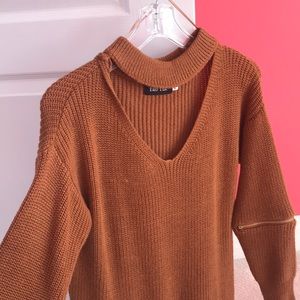Classic sweater with choker neck